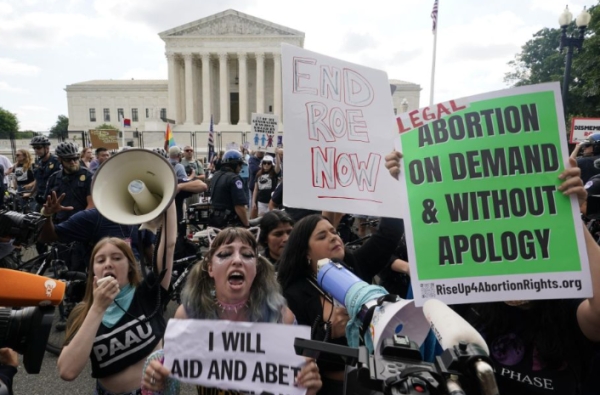 Aborto, cosa succederà dopo la decisione Usa | DeAbyDay